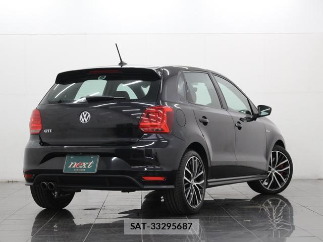 VolksWagen POLO 2015-12 8362819-1