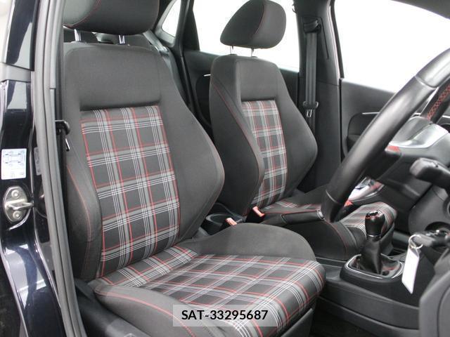 VolksWagen POLO 2015-12 8362819-9
