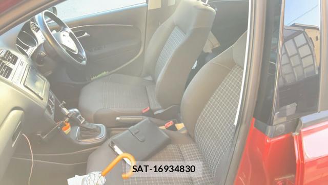 VolksWagen POLO 2015-01 8360807-17