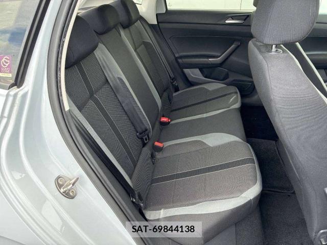 VolksWagen POLO 2018-04 8362160-4