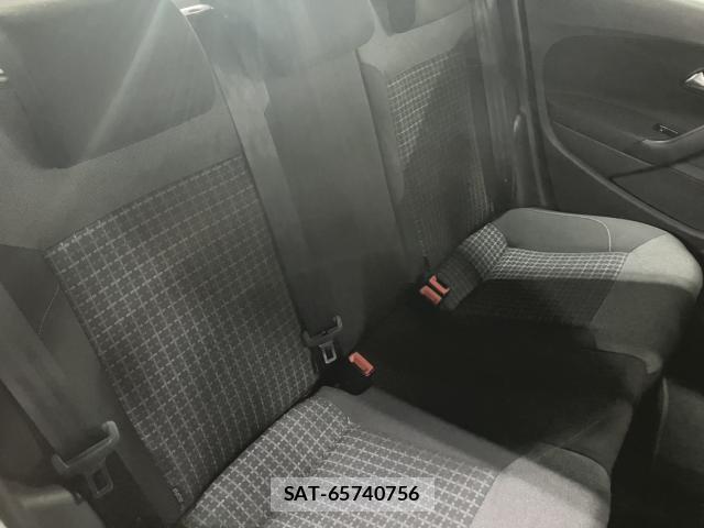 VolksWagen POLO 2016-02 8362784-5