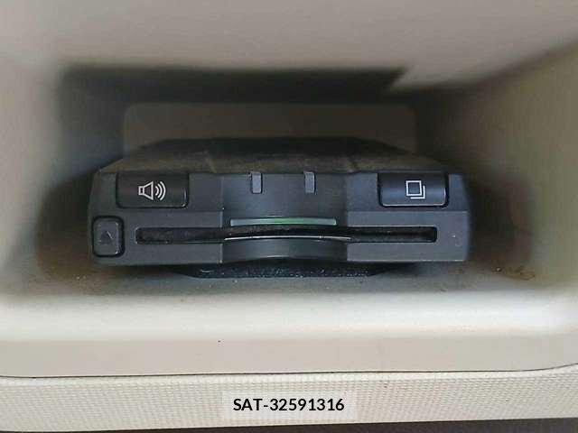 Toyota PORTE 2013-09 8360662-14