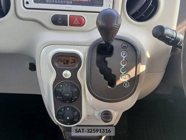 Toyota PORTE 2013-09 8360662-18