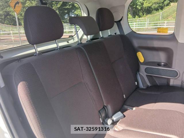 Toyota PORTE 2013-09 8360662-19