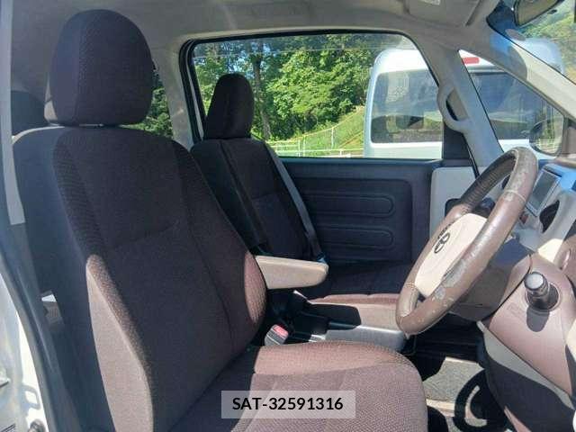 Toyota PORTE 2013-09 8360662-8
