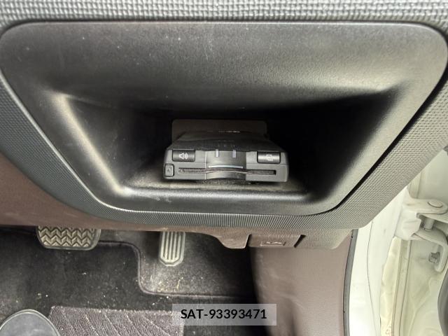 Toyota PORTE 2014-02 8360943-16