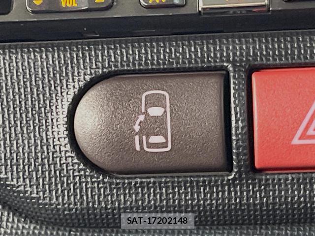 Toyota PORTE 2016-04 8363558-6