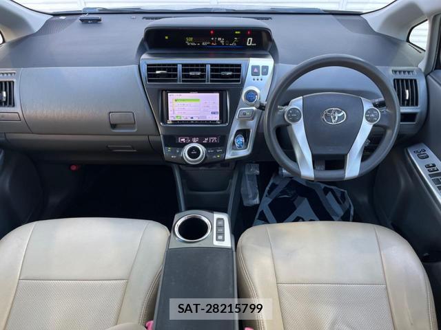 Toyota PRIUS ALPHA 2012-04 8360805-1