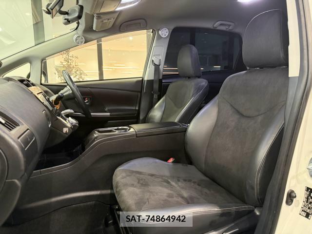 Toyota PRIUS ALPHA 2014-12 8362572-1