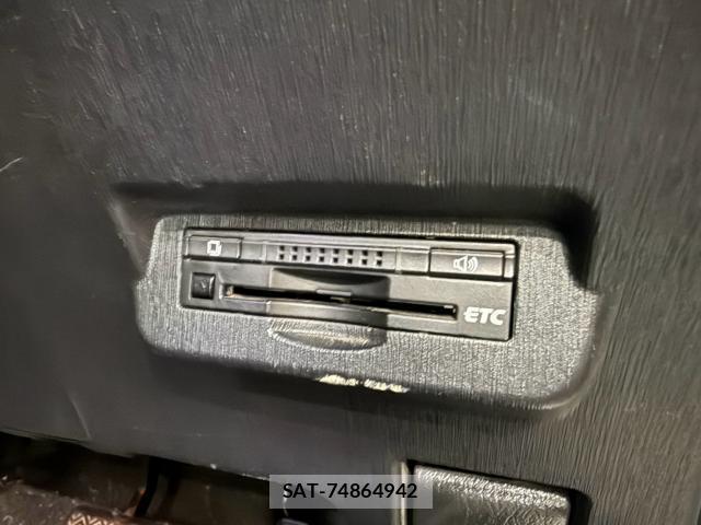 Toyota PRIUS ALPHA 2014-12 8362572-13