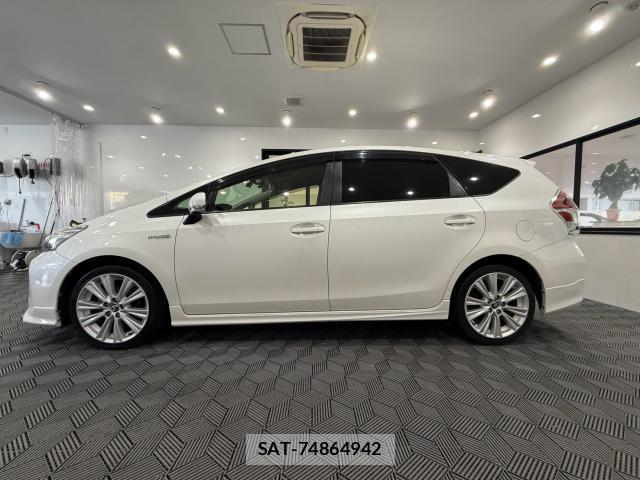 Toyota PRIUS ALPHA 2014-12 8362572-18