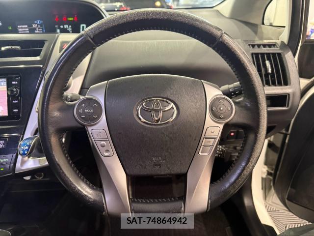 Toyota PRIUS ALPHA 2014-12 8362572-2