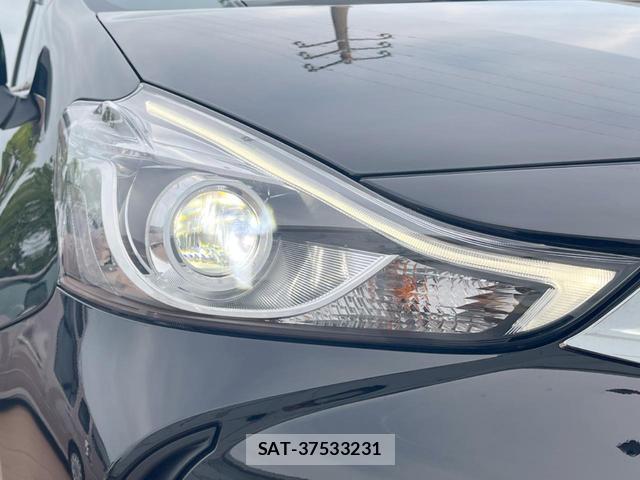 Toyota PRIUS ALPHA 2015-01 8362737-11