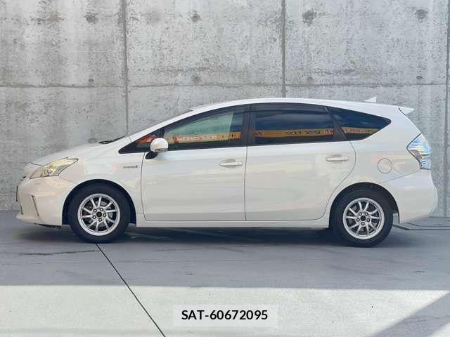 Toyota PRIUS ALPHA 2012-06 8363371-2