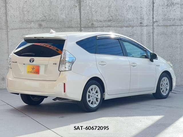 Toyota PRIUS ALPHA 2012-06 8363371-3