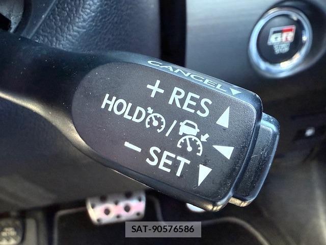 Toyota PRIUS PHV 2018-03 8362372-11