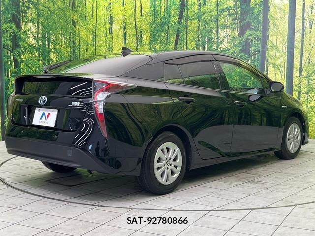 Toyota PRIUS 2018-02 8360550-16