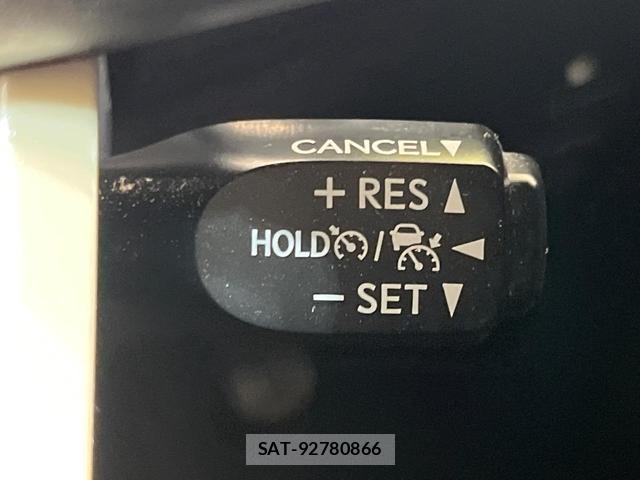 Toyota PRIUS 2018-02 8360550-5