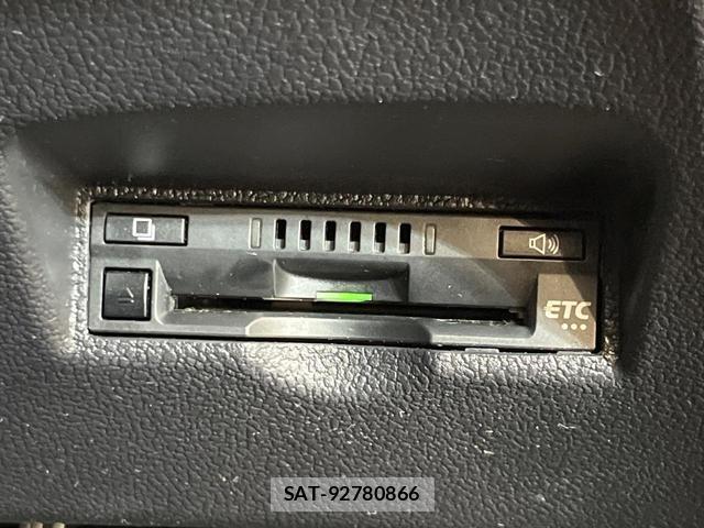 Toyota PRIUS 2018-02 8360550-6