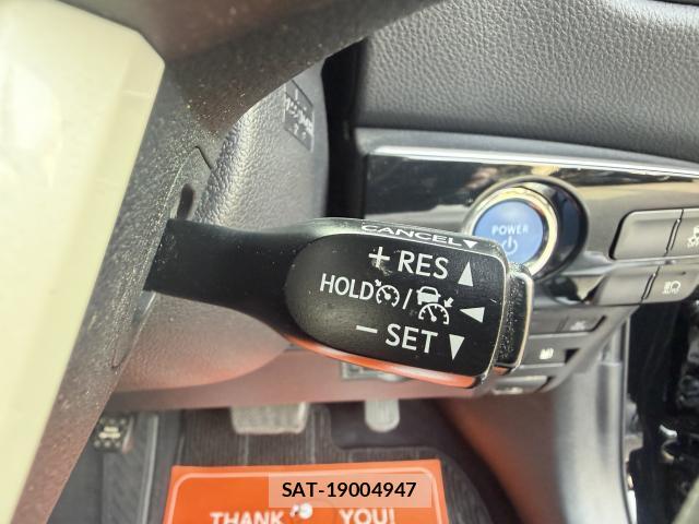 Toyota PRIUS 2017-03 8360590-13