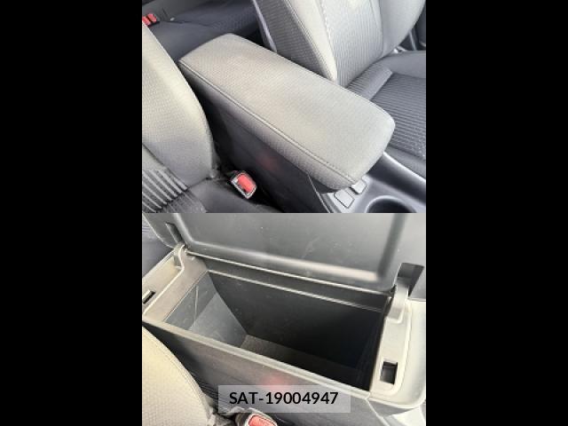 Toyota PRIUS 2017-03 8360590-17