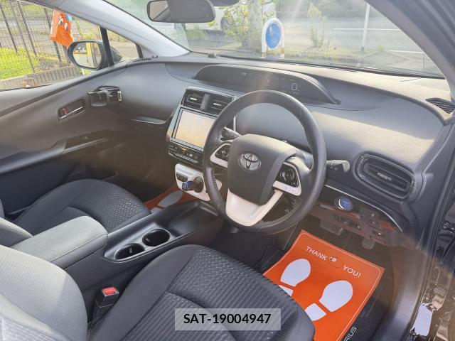 Toyota PRIUS 2017-03 8360590-2