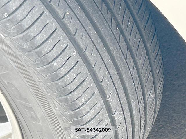 Toyota PRIUS 2011-07 8361016-16
