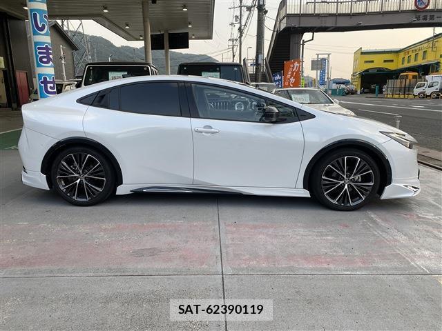 Toyota PRIUS 2023-05 8361067-3