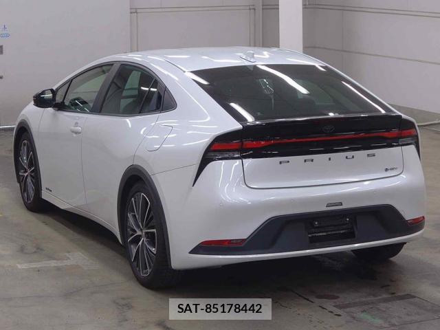 Toyota PRIUS 2023-02 8361264-1