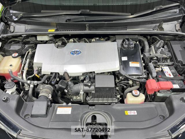 Toyota PRIUS 2017-05 8361477-17