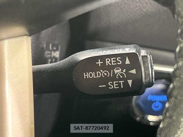 Toyota PRIUS 2017-05 8361477-5