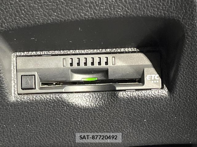 Toyota PRIUS 2017-05 8361477-6