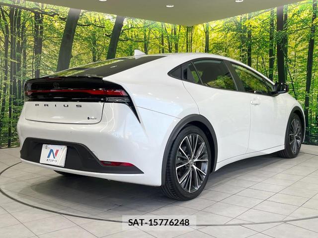 Toyota PRIUS 2023-10 8361813-16