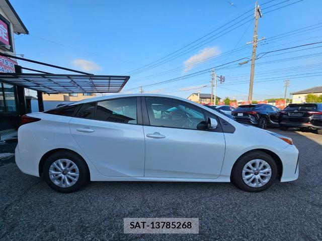 Toyota PRIUS 2022-09 8361844-11