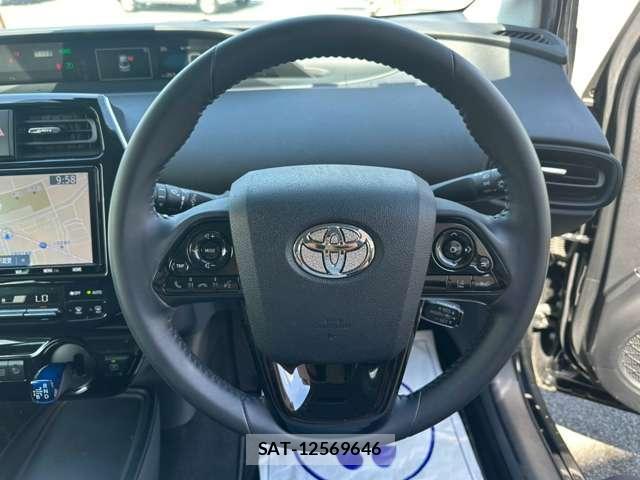 Toyota PRIUS 2019-08 8361852-1