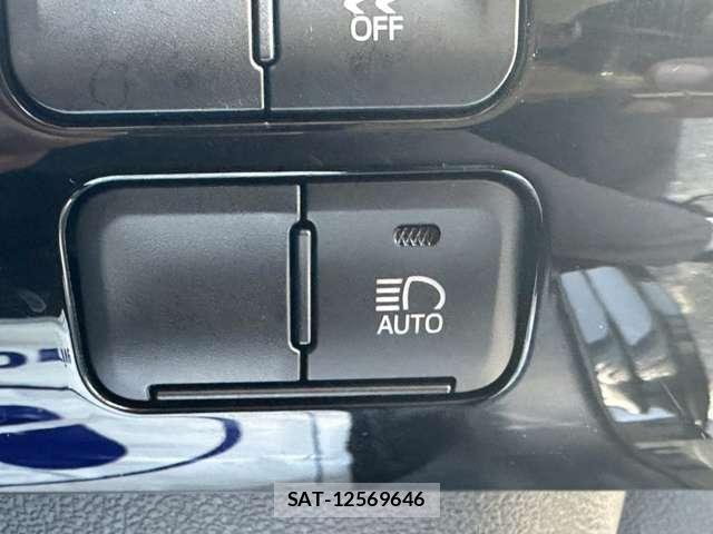 Toyota PRIUS 2019-08 8361852-12