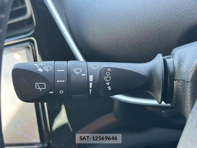 Toyota PRIUS 2019-08 8361852-13
