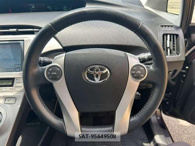 Toyota PRIUS 2014-02 8361855-1
