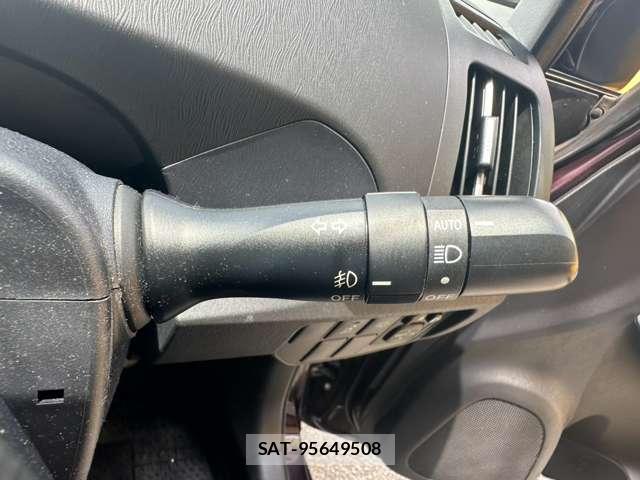 Toyota PRIUS 2014-02 8361855-4