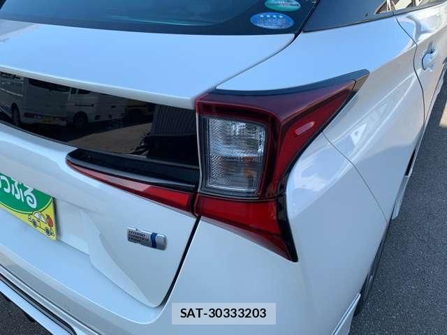 Toyota PRIUS 2019-08 8361915-12