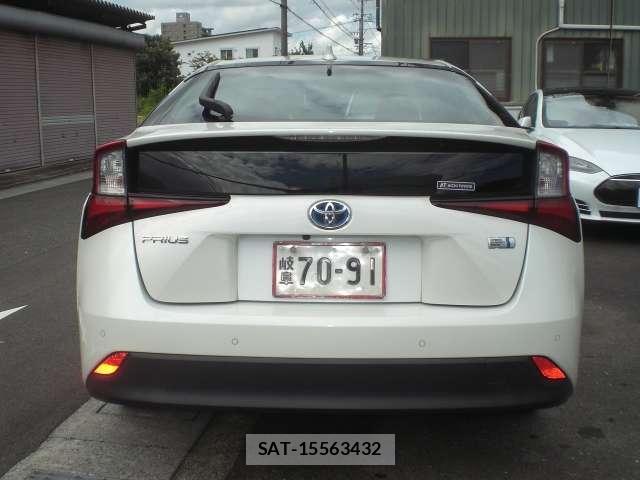 Toyota PRIUS 2019-05 8362451-4
