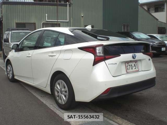 Toyota PRIUS 2019-05 8362451-5