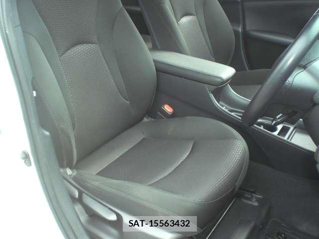 Toyota PRIUS 2019-05 8362451-7