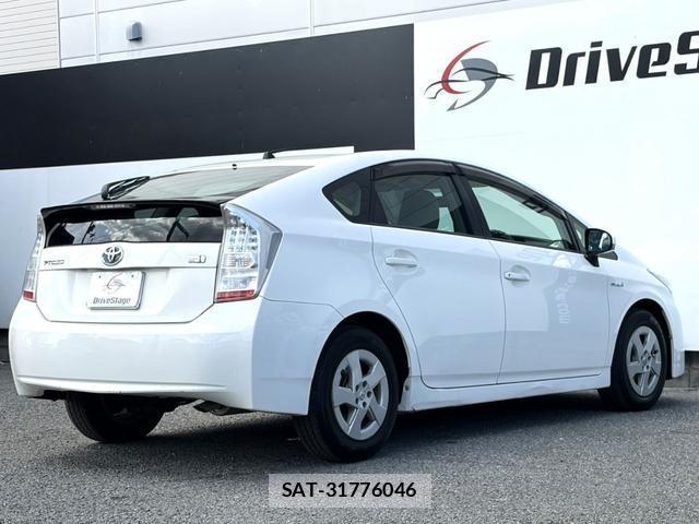 Toyota PRIUS 2010-06 8362453-1