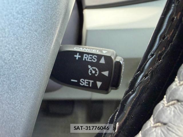 Toyota PRIUS 2010-06 8362453-10