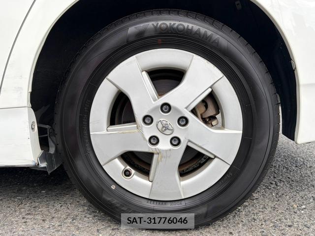 Toyota PRIUS 2010-06 8362453-15