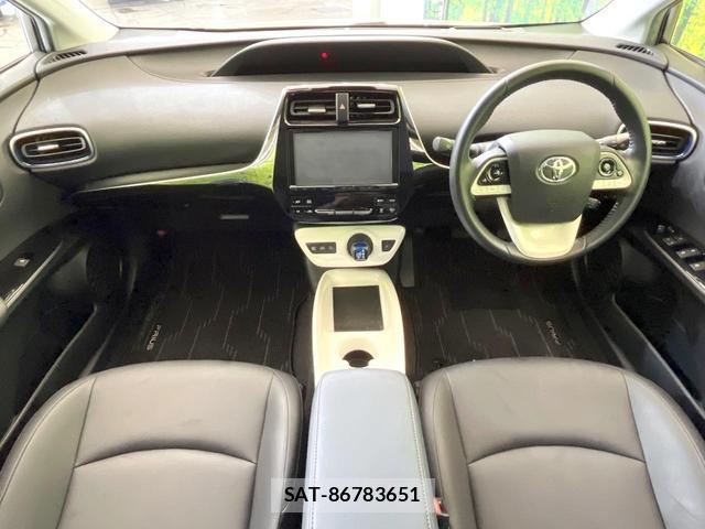 Toyota PRIUS 2016-02 8362551-1
