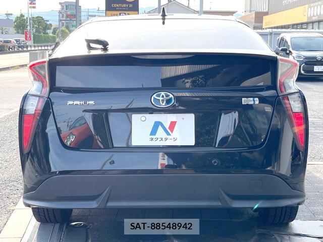 Toyota PRIUS 2016-01 8362695-17
