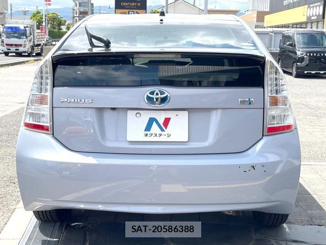 Toyota PRIUS 2010-11 8362697-12