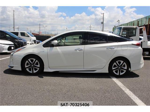 Toyota PRIUS 2018-06 8362966-10